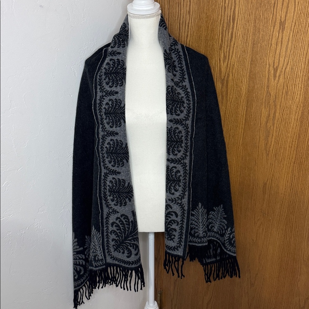 Crocodile International black & grey large scarf with fringe